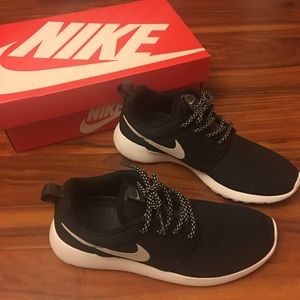 Women’s Nike Roshe Ones